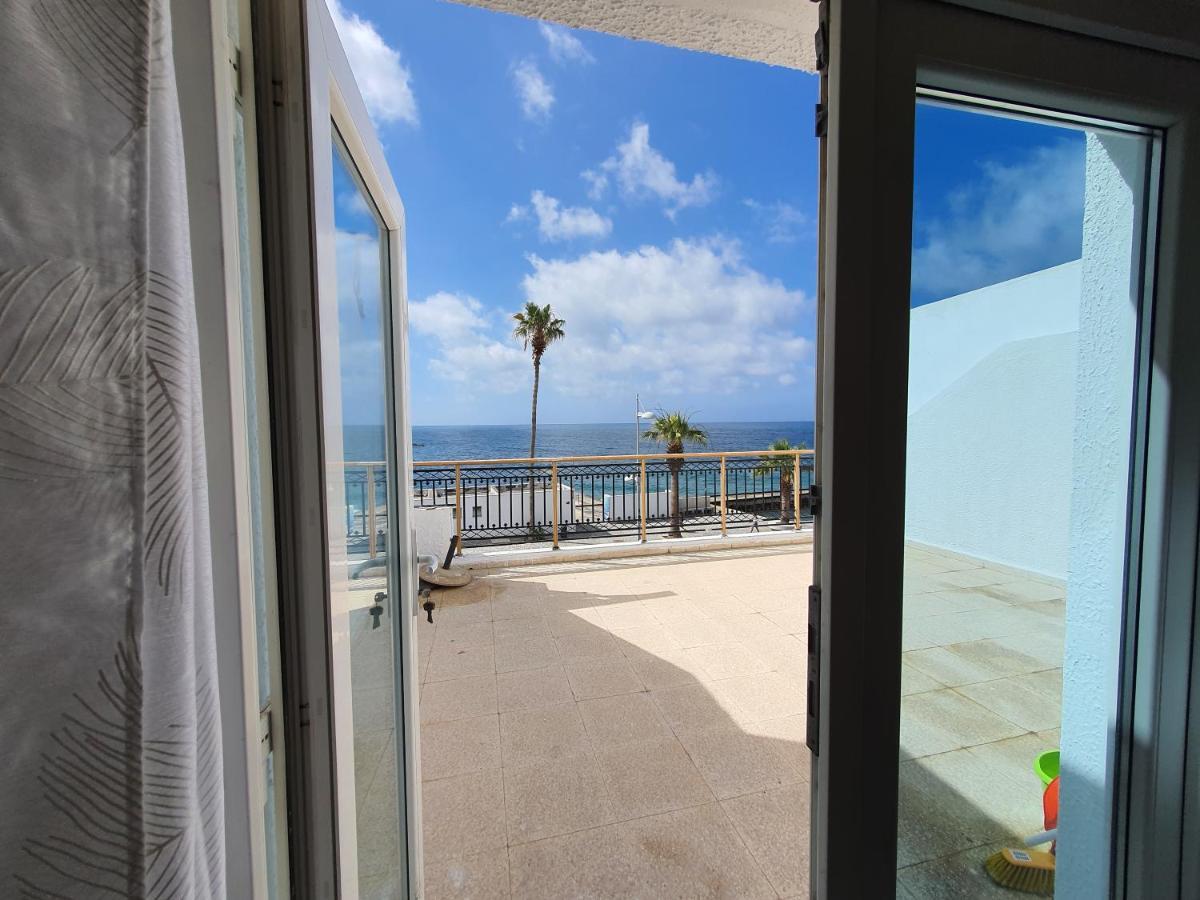 Poseidon 51 - Beachfront Two Bedroom Apartment Paphos Extérieur photo